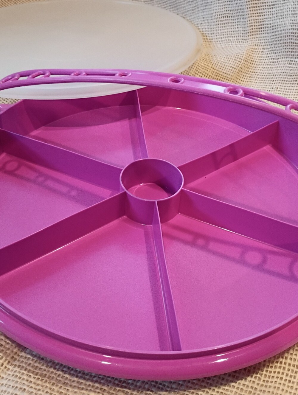 Vintage Tupperware pie, veggie, snack wedge storage tray. #405-1 - Picture 2 of 5